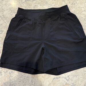Lululemon Men’s Black Athletic Shorts 5” Inseam Size Large Zipper Pocket